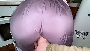 Stepson lifted his step mom skirt and saw a big ass for anal sex