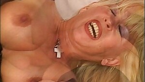 Fisting and Squirting for an old Lady!!
